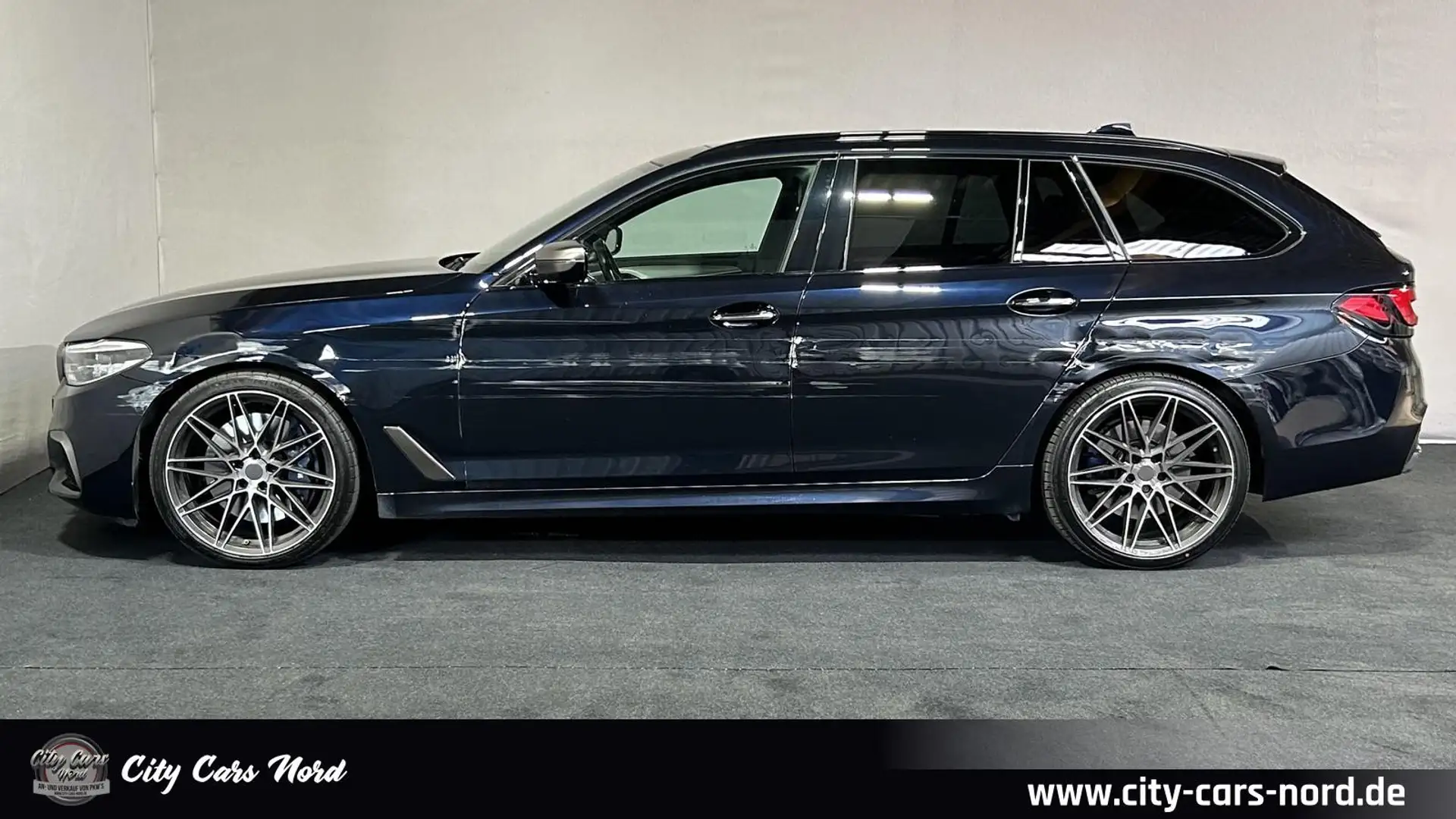 BMW M550 d xDrive Tour.-PANO-HUD-B&W-DIGITAL-LED-AHK Schwarz - 2