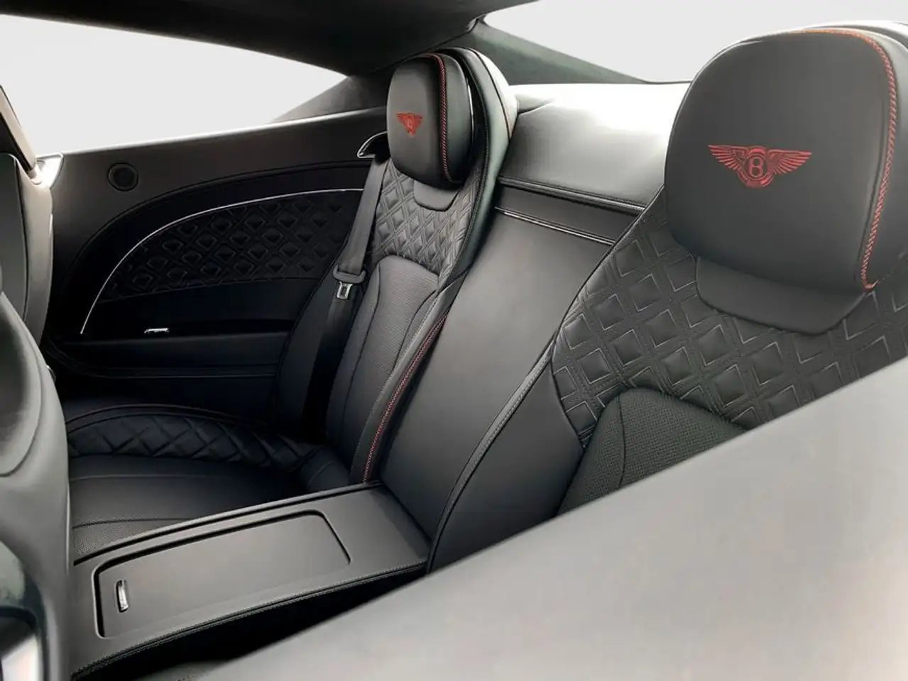 Bentley Continental GT 2024 — фото 14