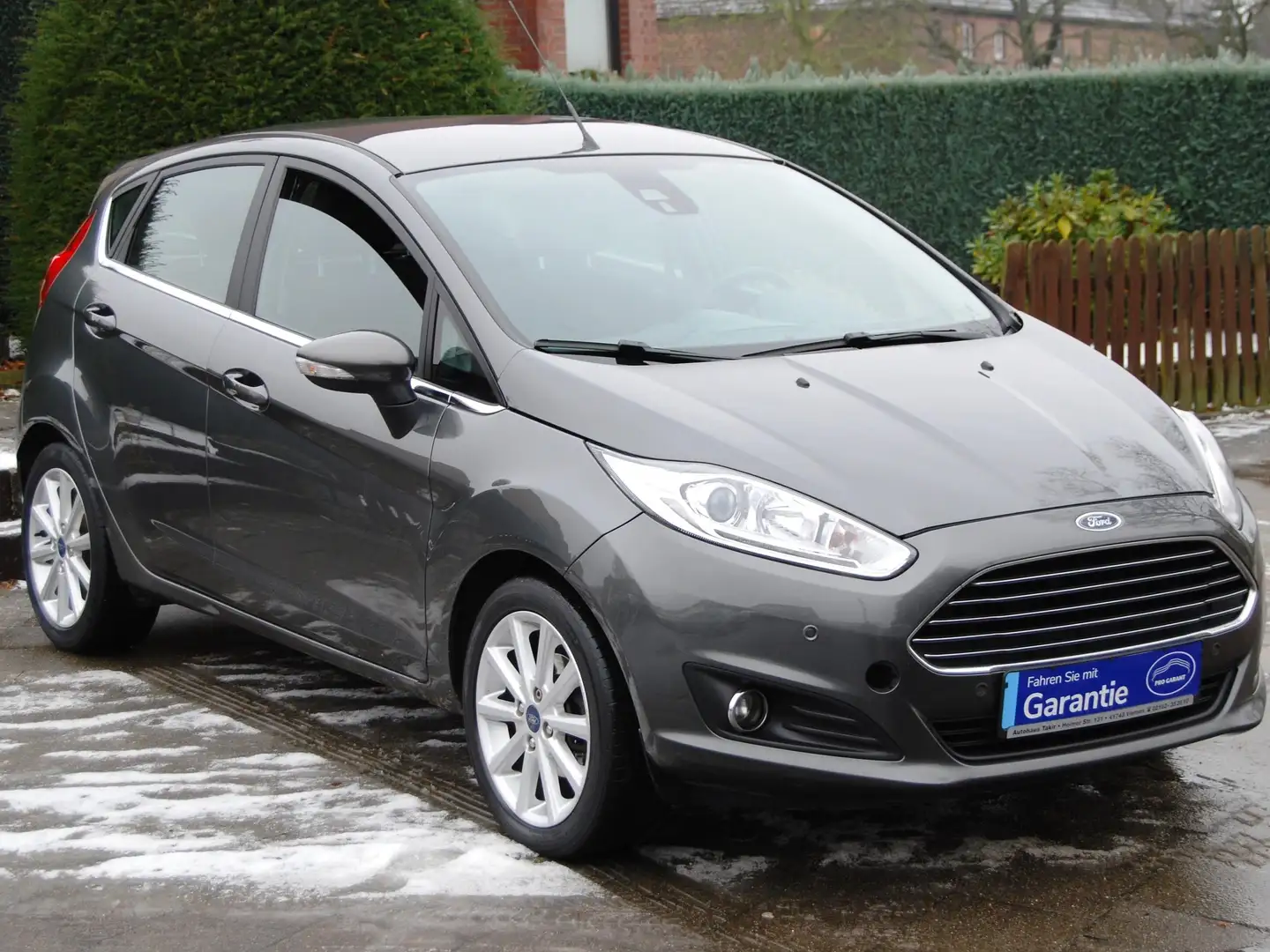 Ford Fiesta Titanium * 1.Hand-Zahnriemen&Service+TÜV Neu * Grau - 1