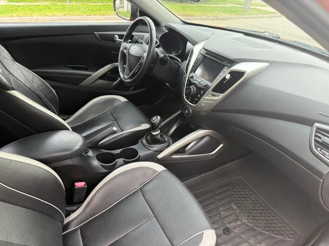 Hyundai VELOSTER снимка Hyundai VELOSTER