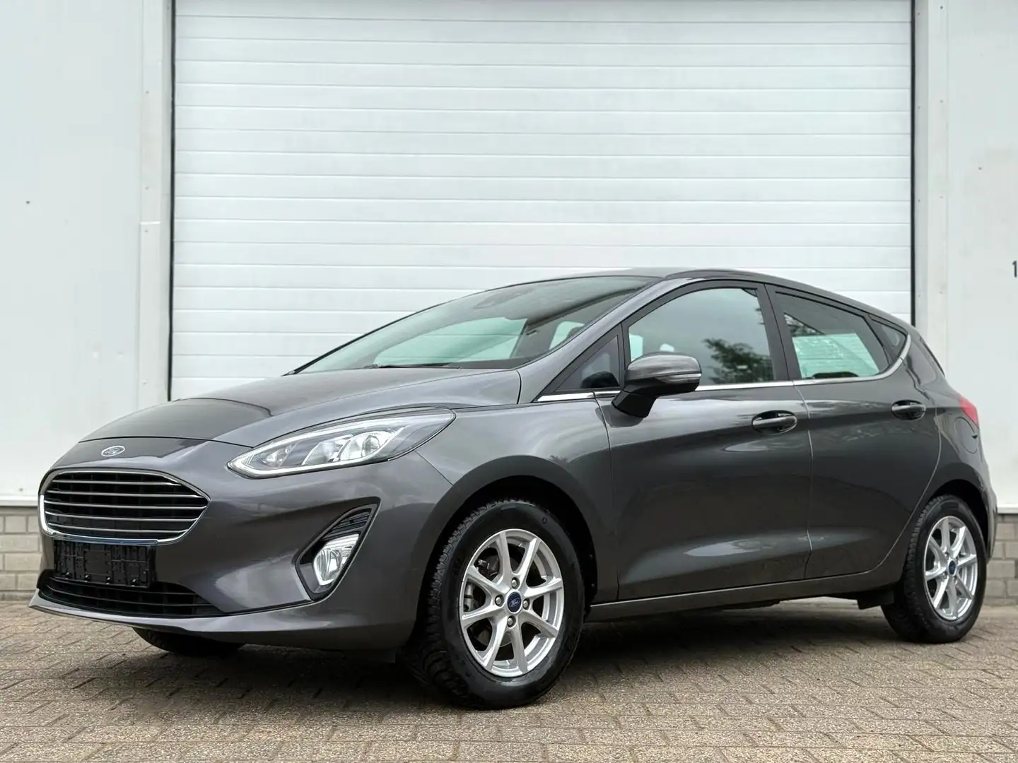 Ford Fiesta 1.1Titanium1e Eigenaar LEDCarplay Parksens BTWAuto Grijs - 1