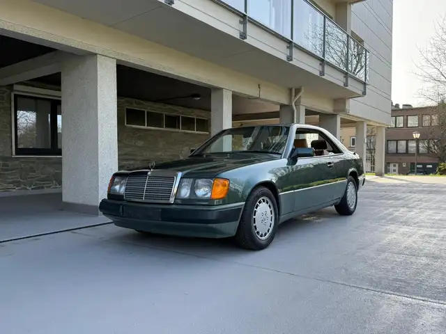 Mercedes-Benz E 300 COUPE