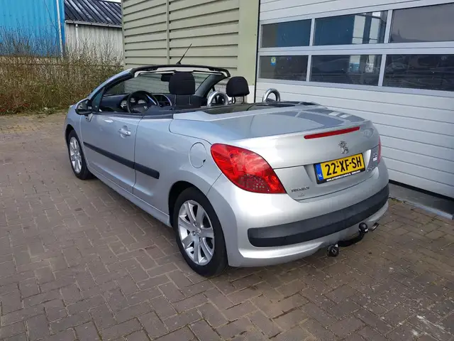 Peugeot 207 view 3