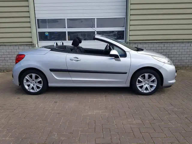 Peugeot 207 view 9