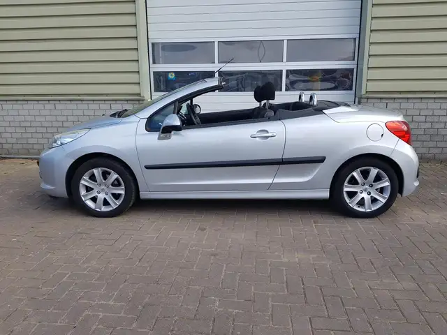 Peugeot 207 view 10