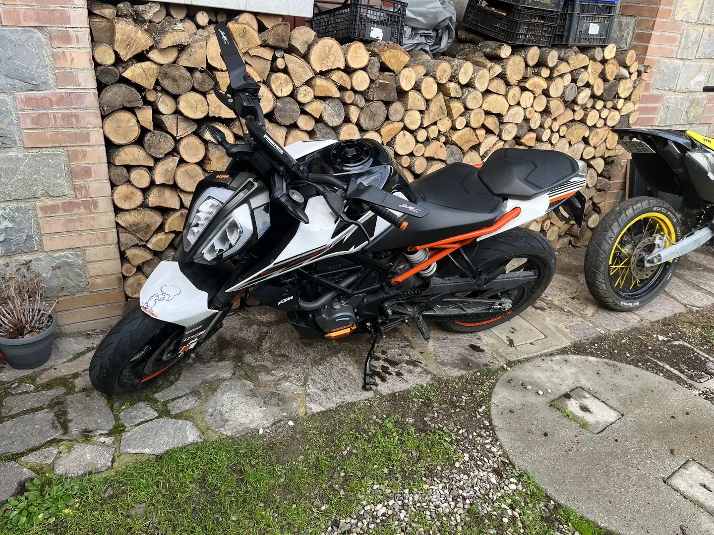 KTM 125 Duke ABS - 1