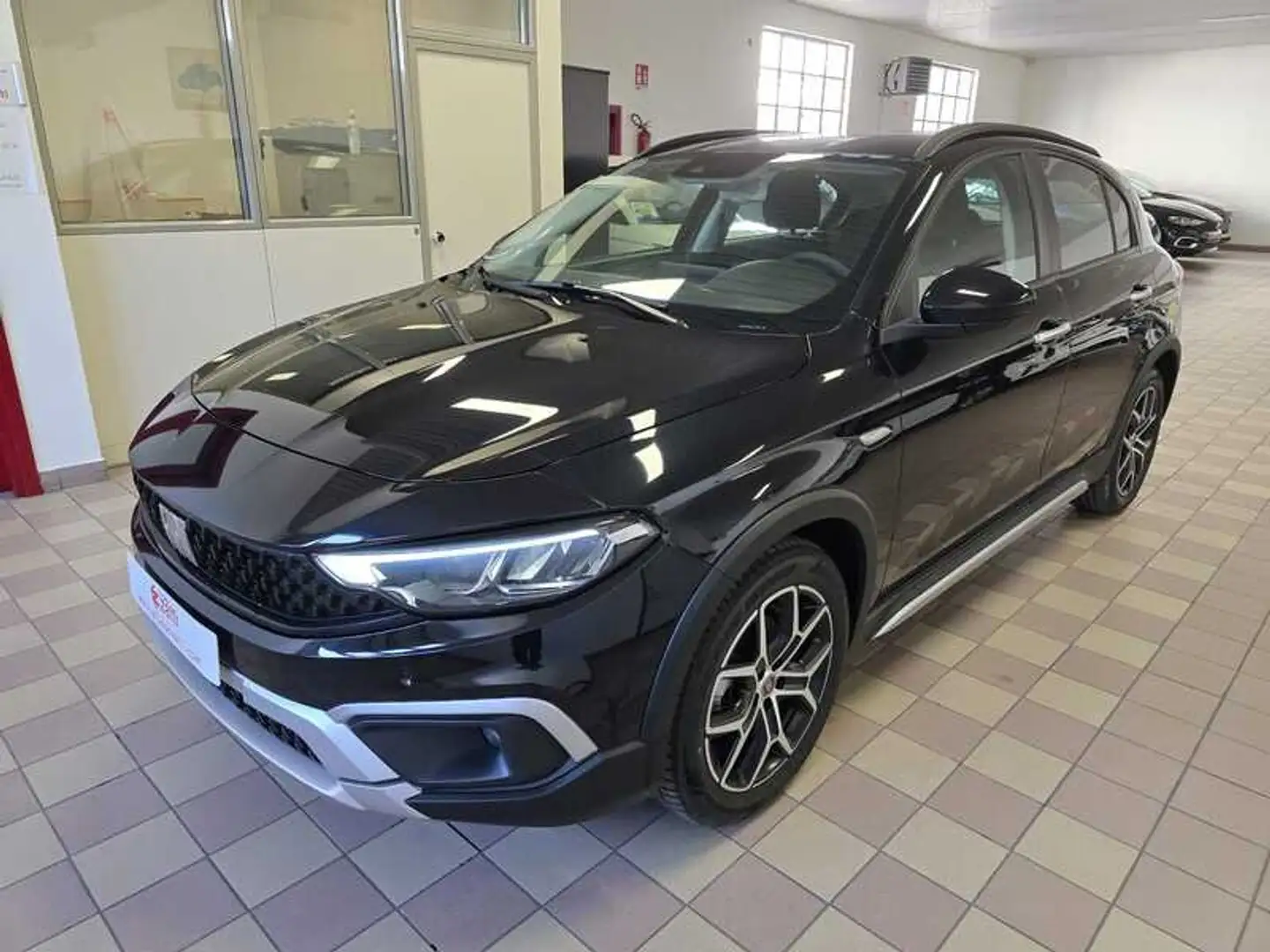 Fiat Tipo 5 Porte 1.5 T4 Hybrid Cross Nero - 1