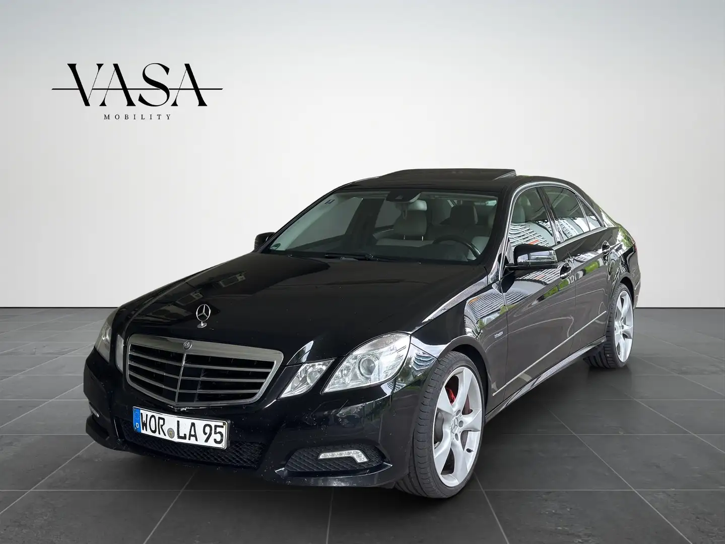 Mercedes-Benz E 350 E 350 CDI BlueEfficiency (212.025) Schwarz - 1
