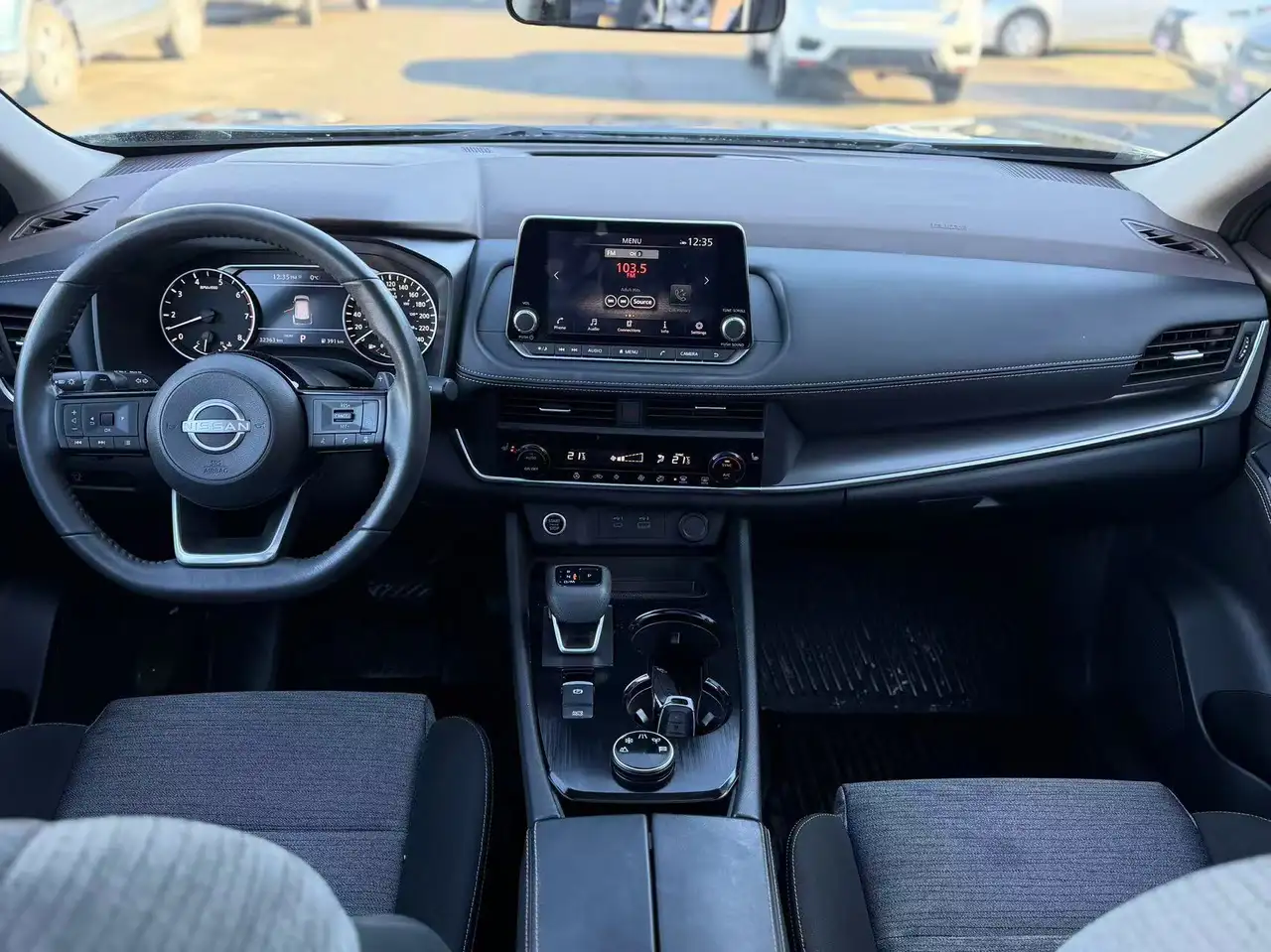 Nissan Rogue снимка Nissan Rogue