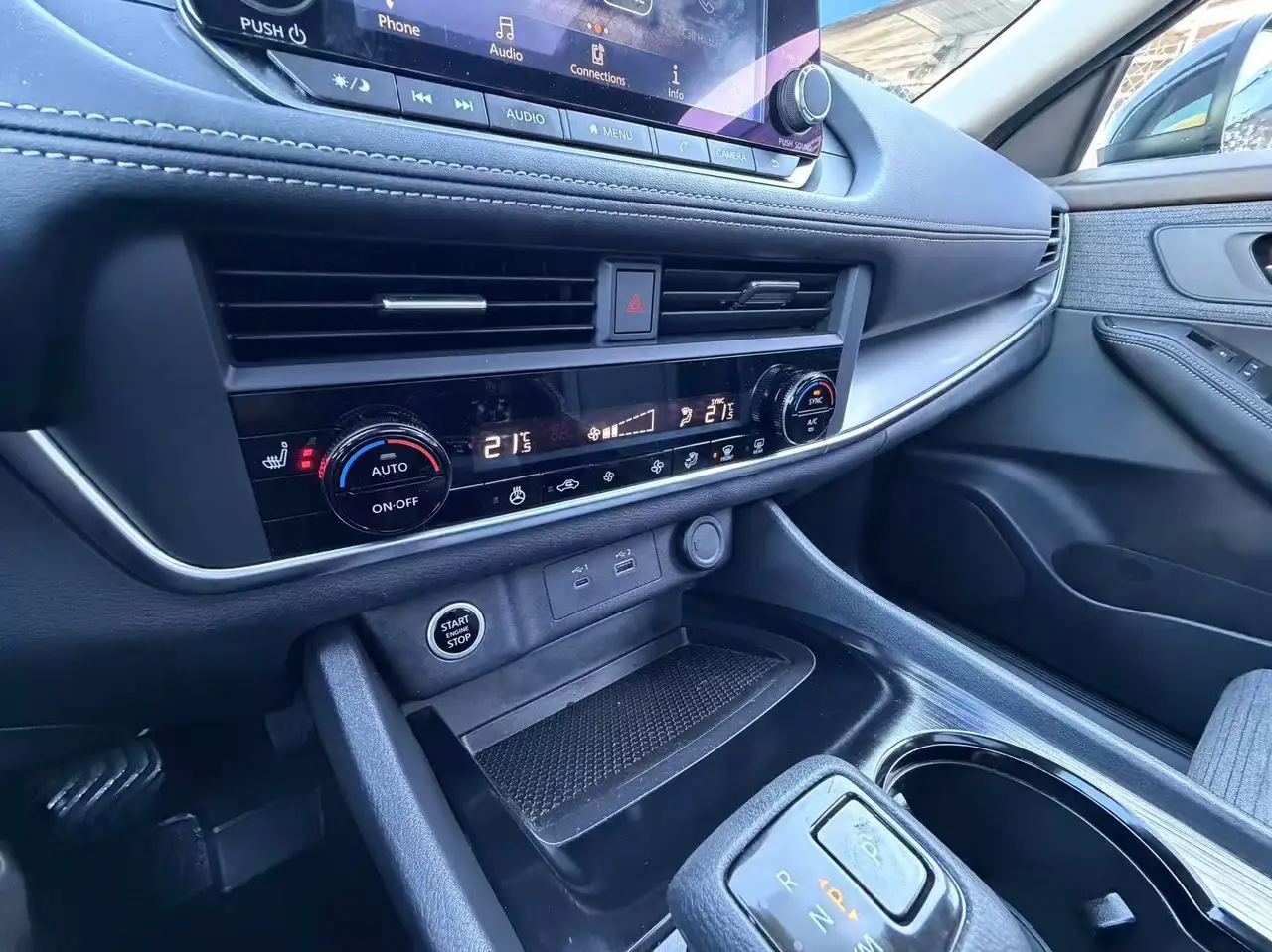 Nissan Rogue снимка Nissan Rogue