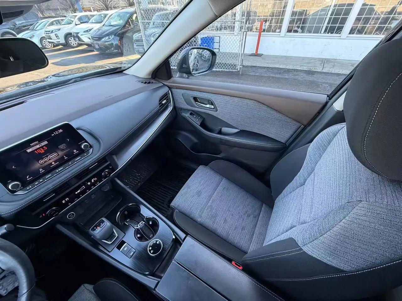 Nissan Rogue снимка Nissan Rogue