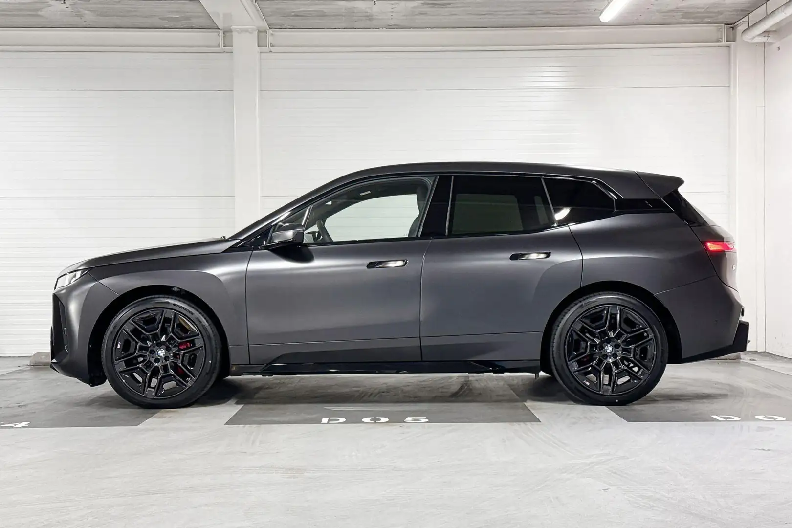 BMW iX xDrive60 | M-Sport Pro | Innovation Pack | Comfort Gris - 2