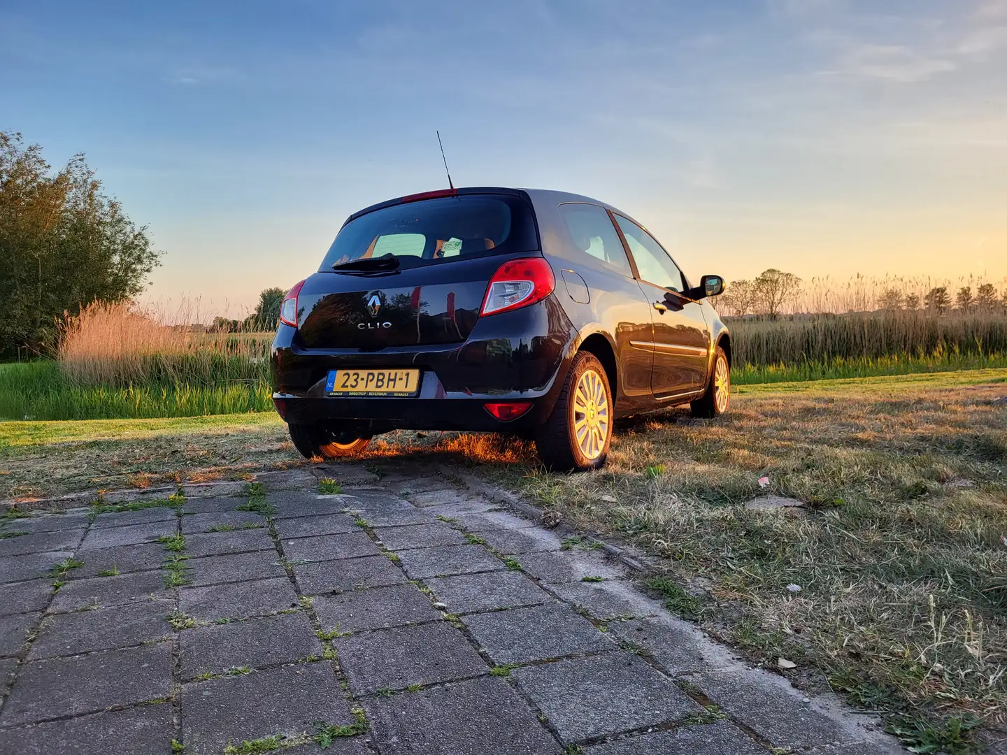Renault Clio 1.2 Collection | Slechts 57dkm | APK 10-2025 Zwart - 1
