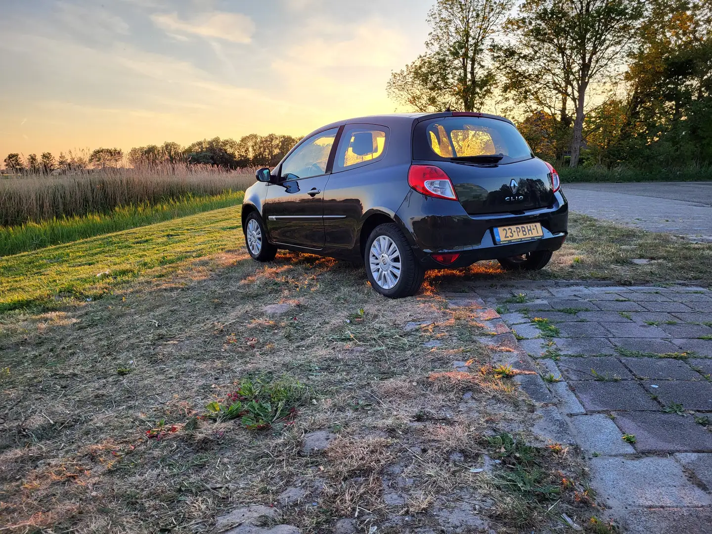Renault Clio 1.2 Collection | Slechts 57dkm | APK 10-2025 Zwart - 2