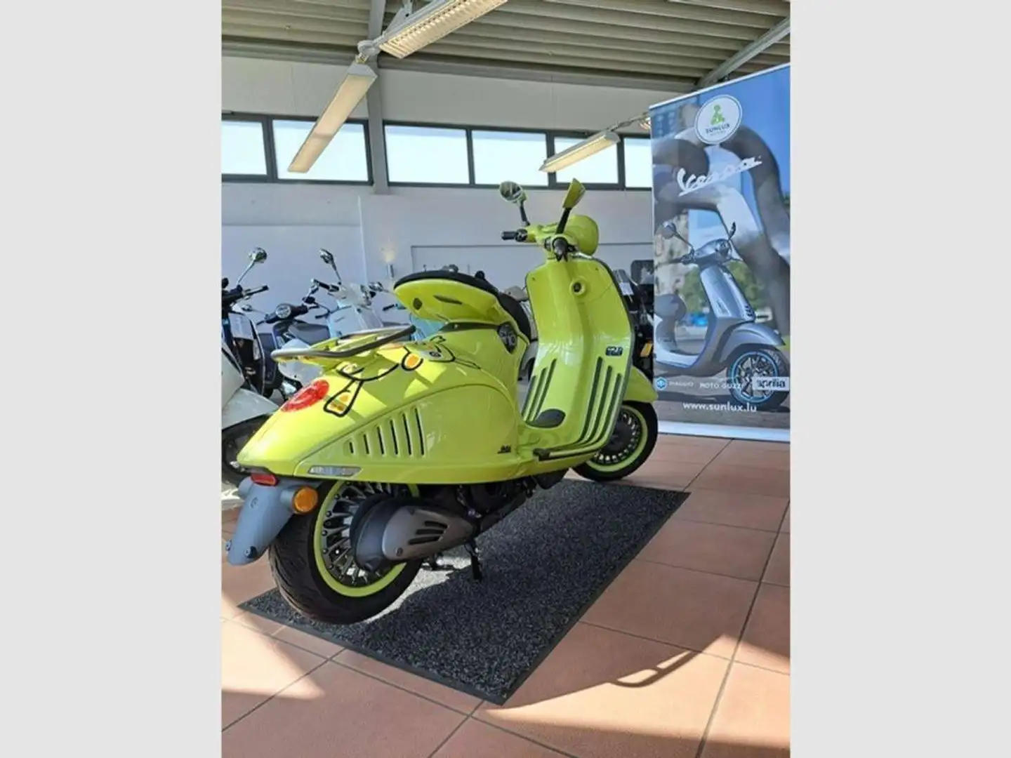 Vespa 946 125 3V ie Bunny Vert - 2