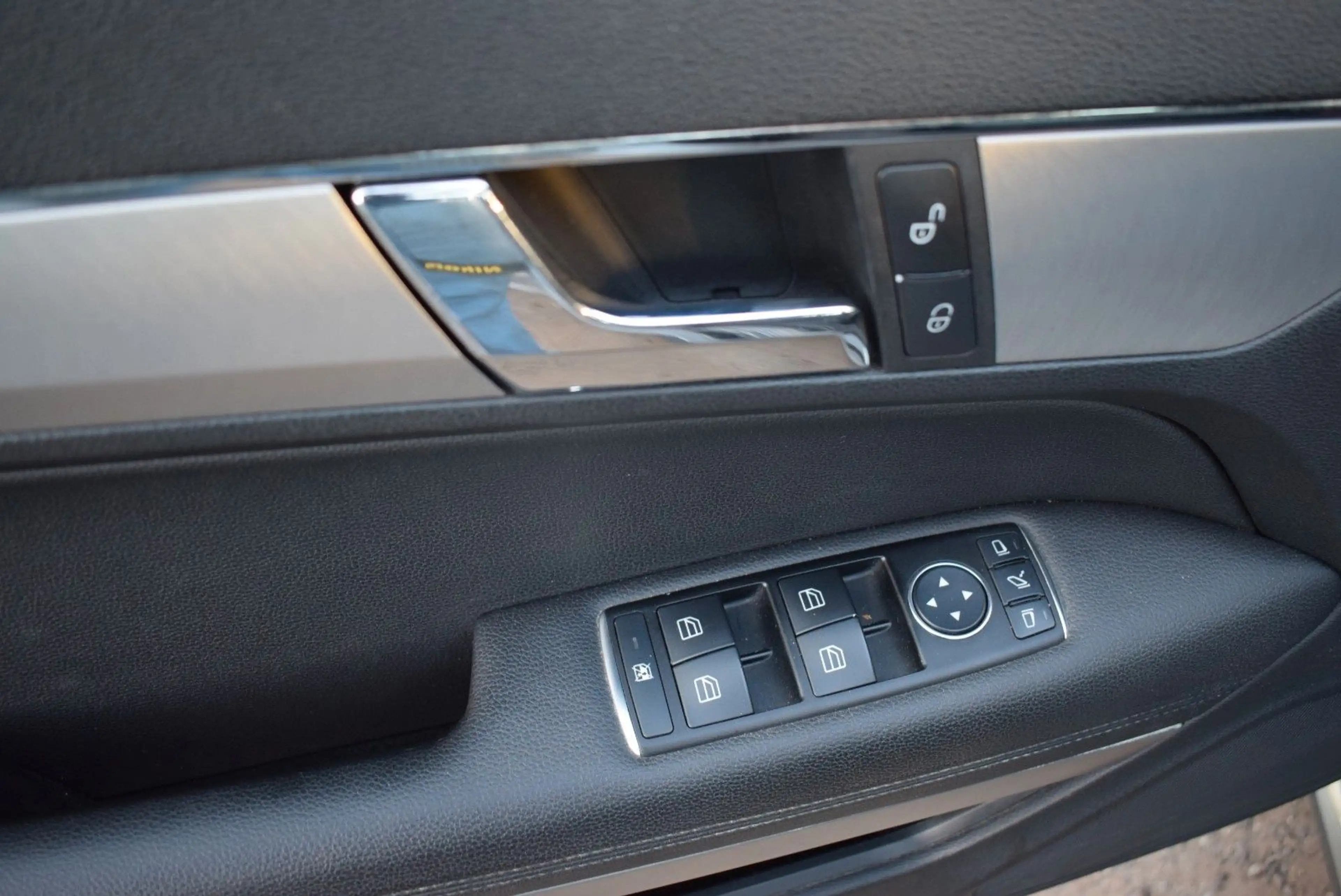 Mercedes-Benz E 250 E Coupe E 250 CGI BlueEfficiency — photo 10