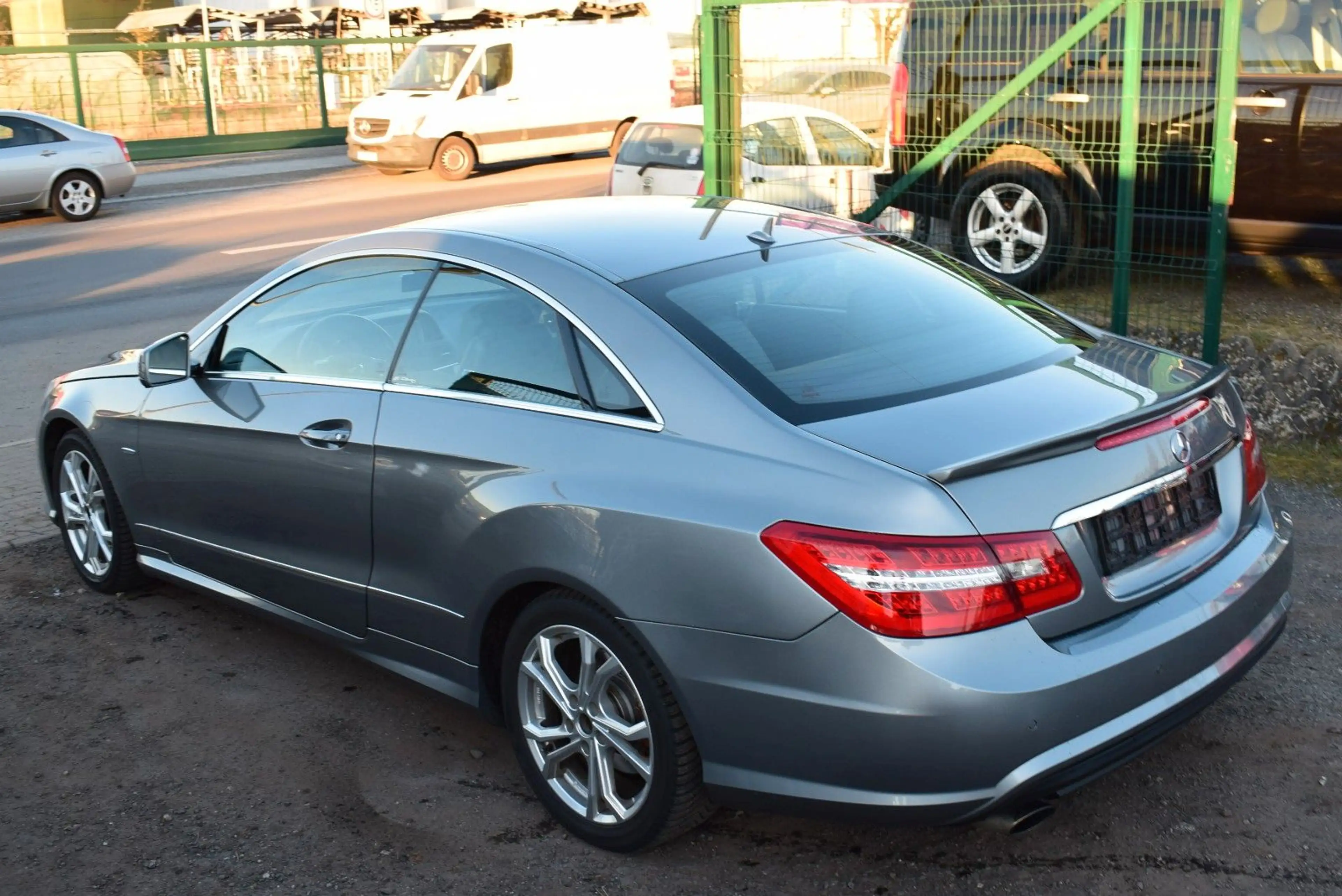Mercedes-Benz E 250 E Coupe E 250 CGI BlueEfficiency — photo 5