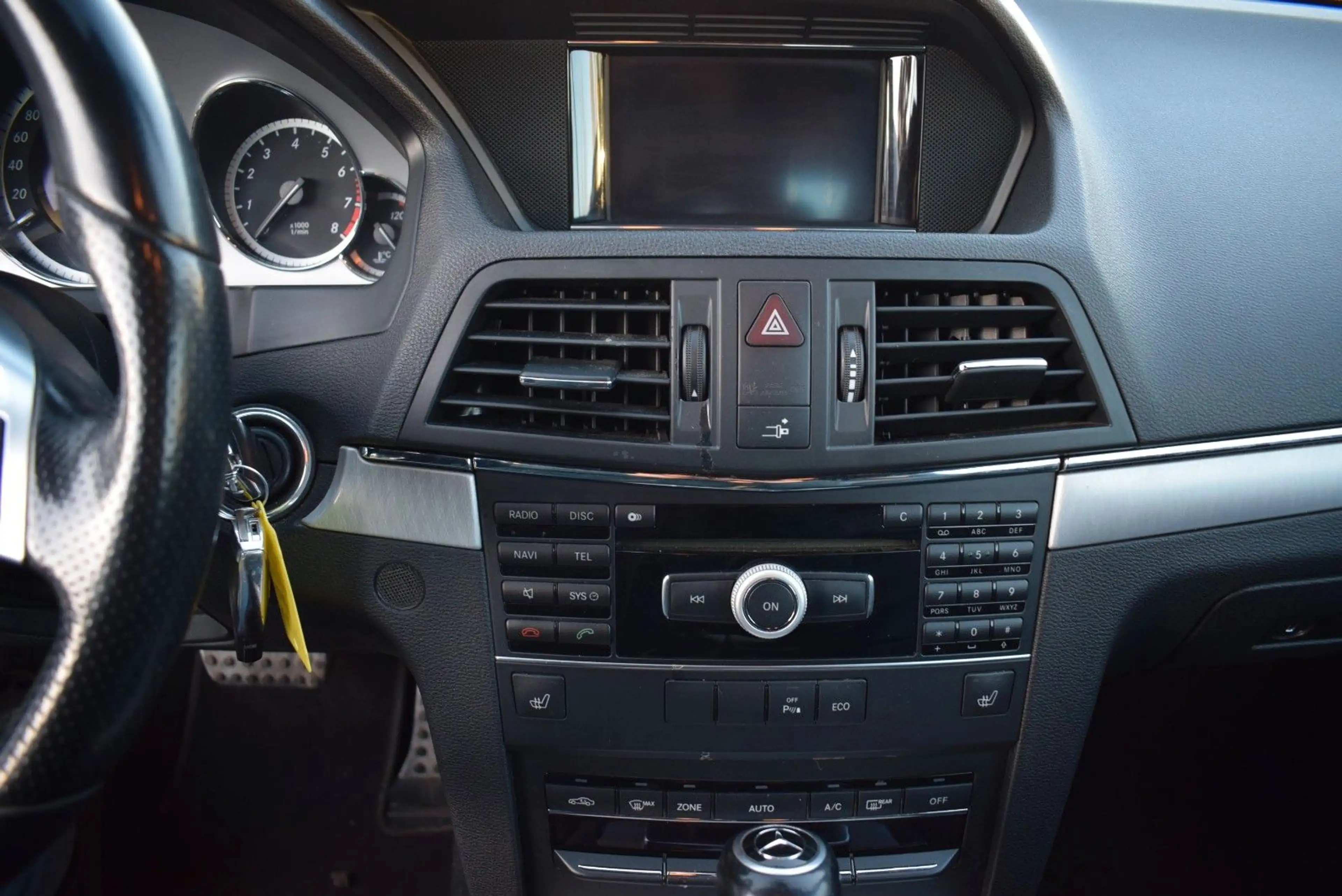 Mercedes-Benz E 250 E Coupe E 250 CGI BlueEfficiency — photo 14