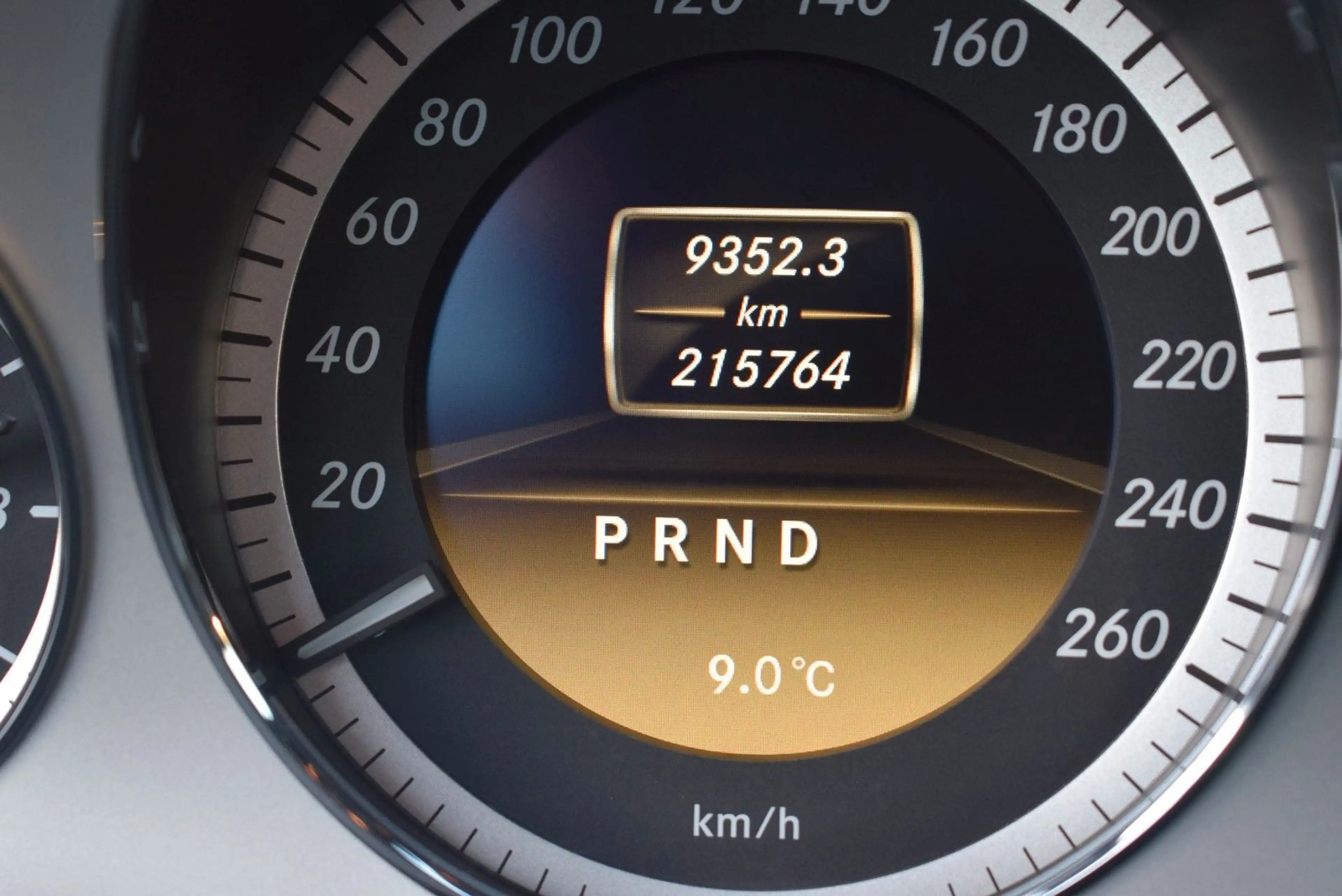 Mercedes-Benz E 250 E Coupe E 250 CGI BlueEfficiency — photo 13
