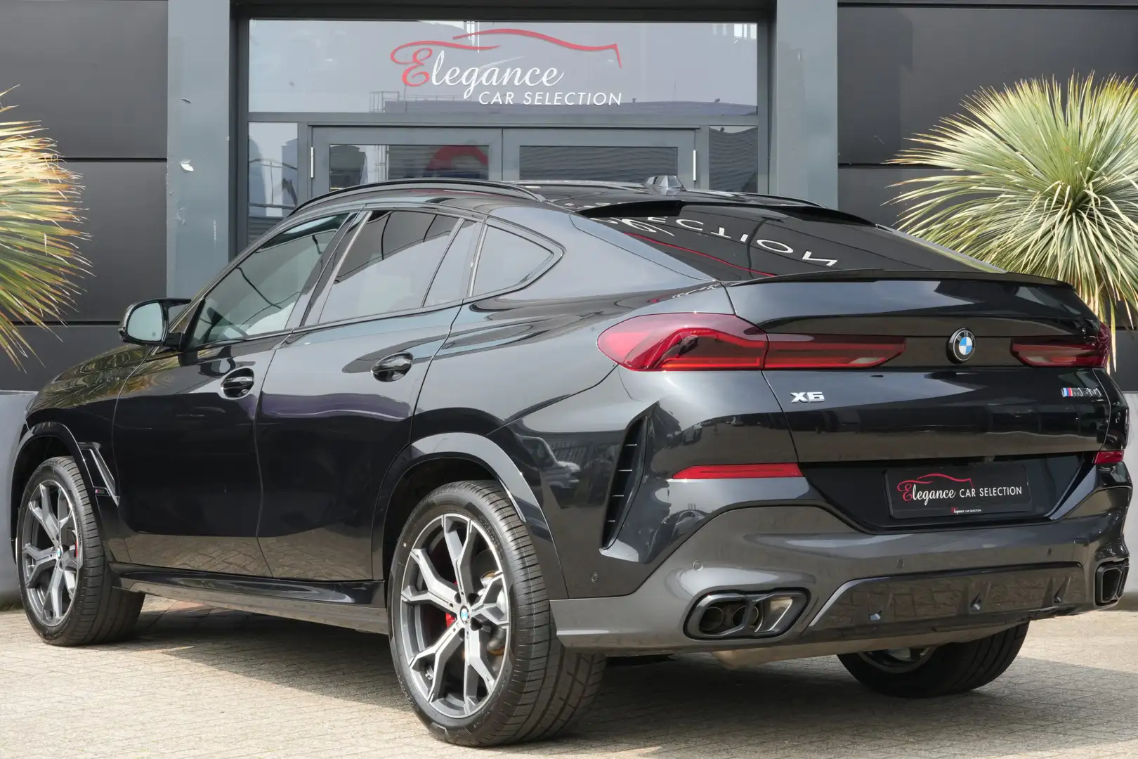 BMW X6 M60i xDrive 531pk Panoramadak/360camera/HK/HUD Zwart - 2