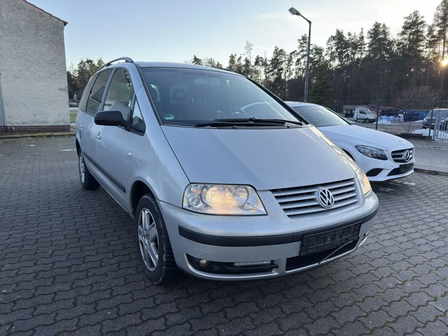 Volkswagen Sharan 1.9 TDI Cruise AHK*RFK*7SITZER Silber - 2