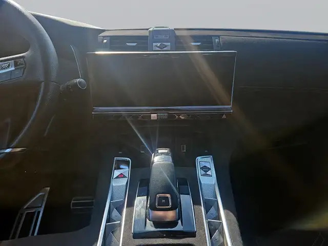 DS Automobiles DS 7 view 12