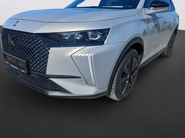 DS Automobiles DS 7 view 9