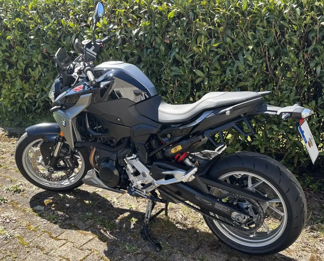 BMW F 900 R Schwarz - 2