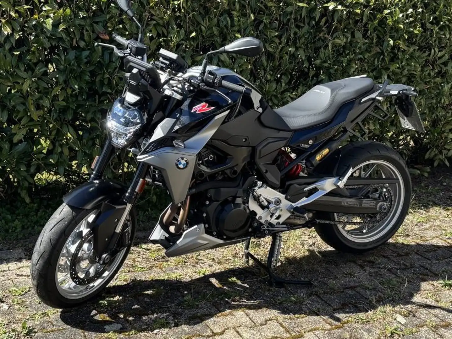 BMW F 900 R Schwarz - 1