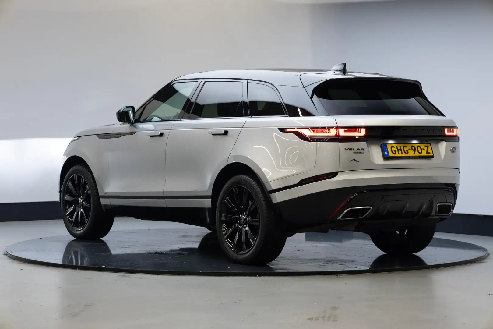 Land Rover Range Rover Velar 2.0 P300 Turbo AWD R-Dynamic HSE | Panoramadak | H Grau - 2