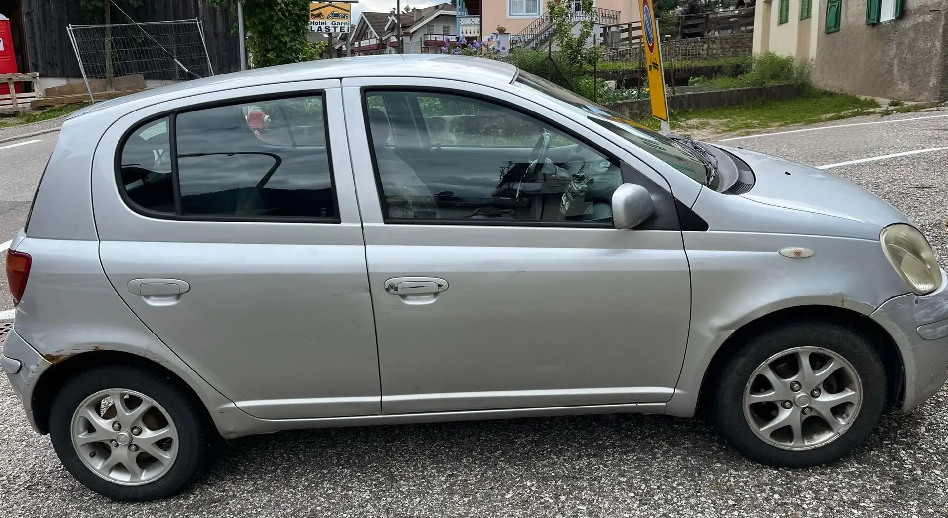 Toyota Yaris 5p 1.0 Sol c/CL - 2