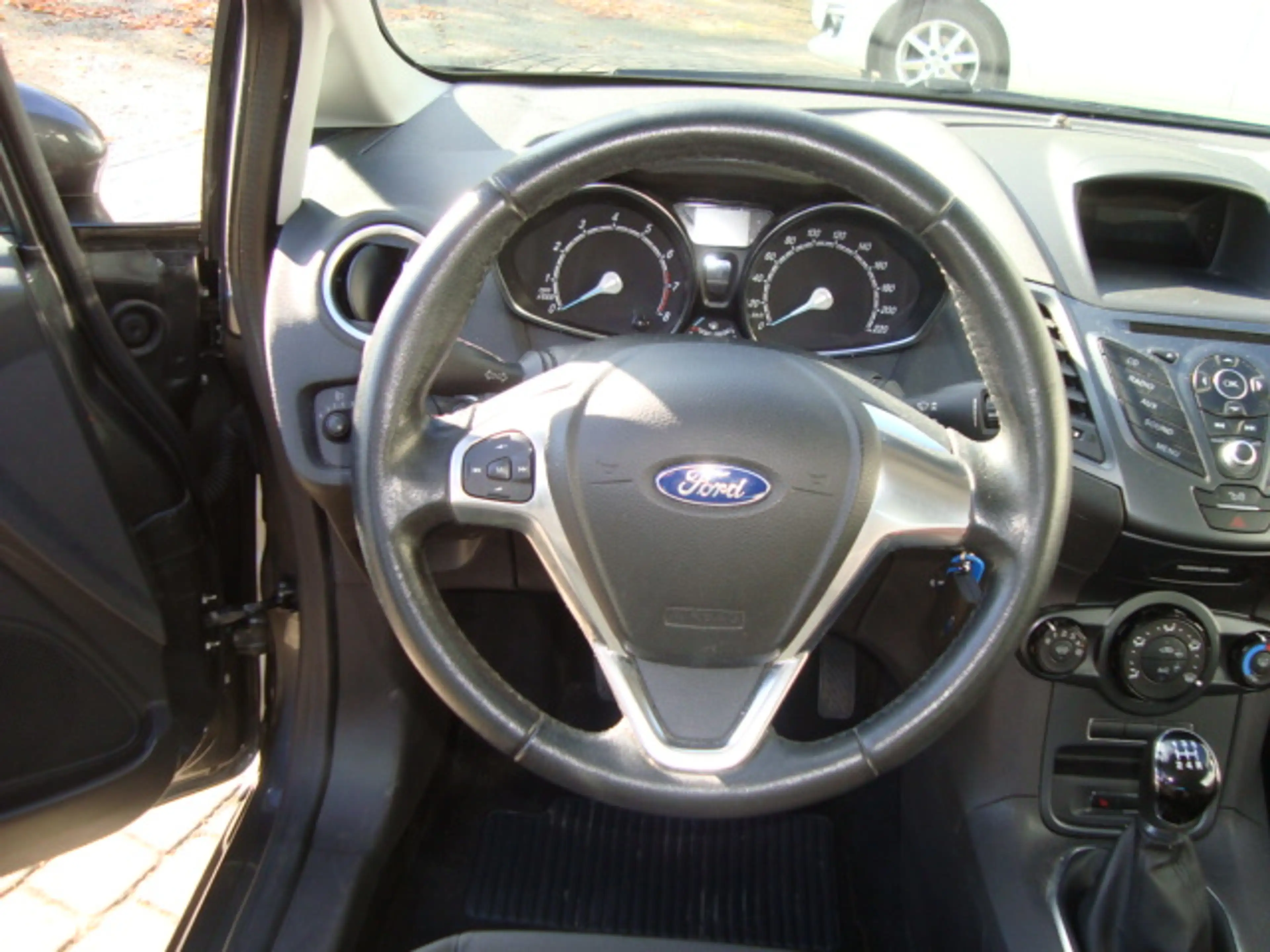 Ford Fiesta Fiesta  5-Türer 1.25 Trend Winterpaket/PDC — photo 12