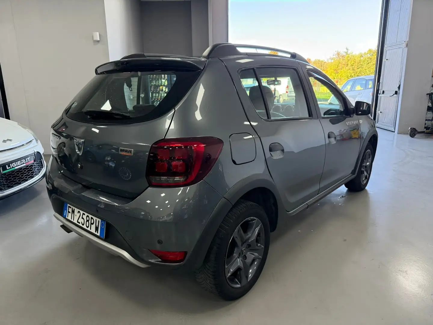 Dacia Sandero Sandero II 2017 Stepway 0.9 tce Brave turbo Gpl s Grigio - 2