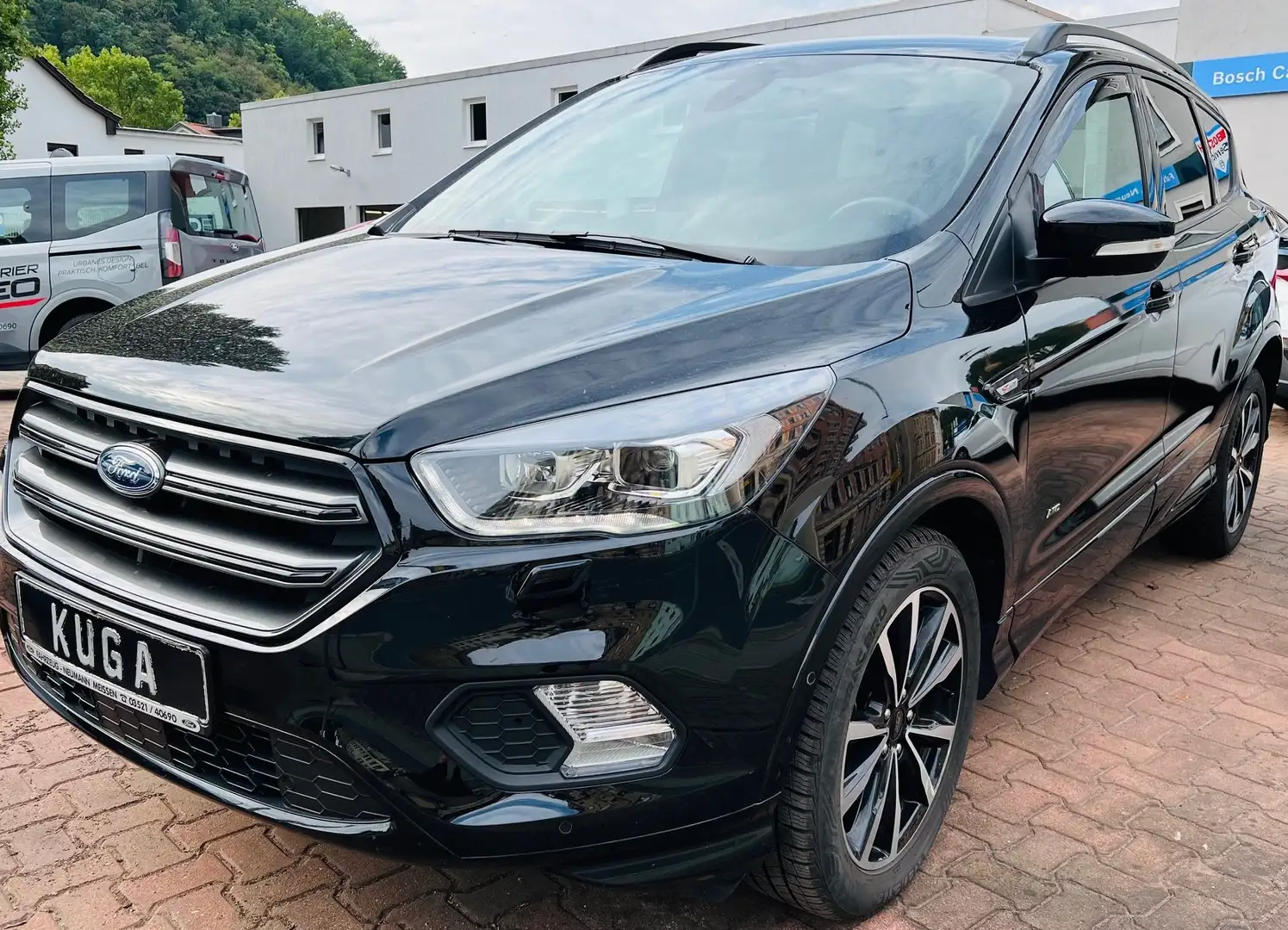 Ford Kuga 1.5 EcoBoost ST-Line Automatik AHK Schwarz - 1