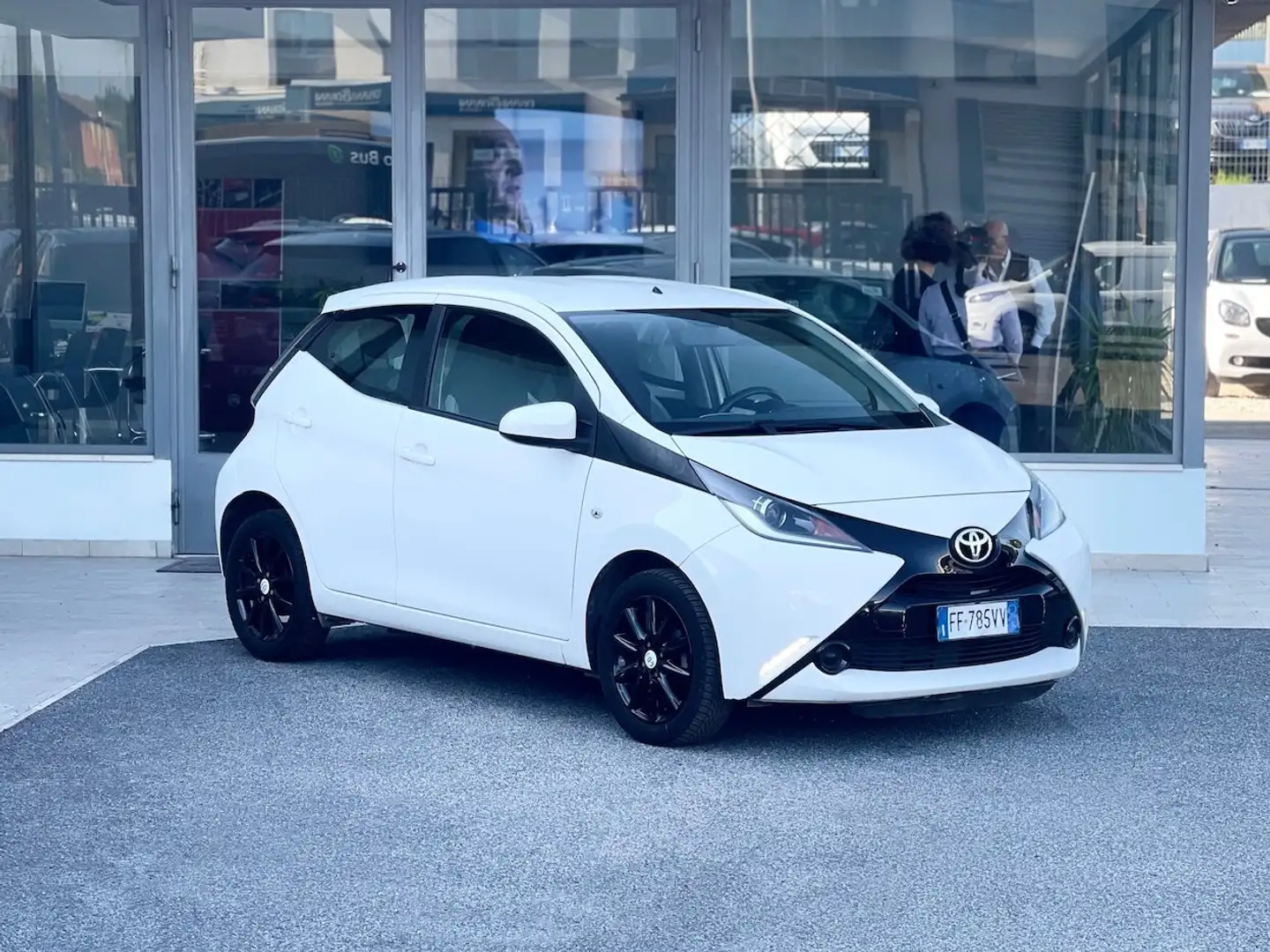 Toyota Aygo 1.0 Benzina 69CV E6 Neo. - 2016 Bianco - 1