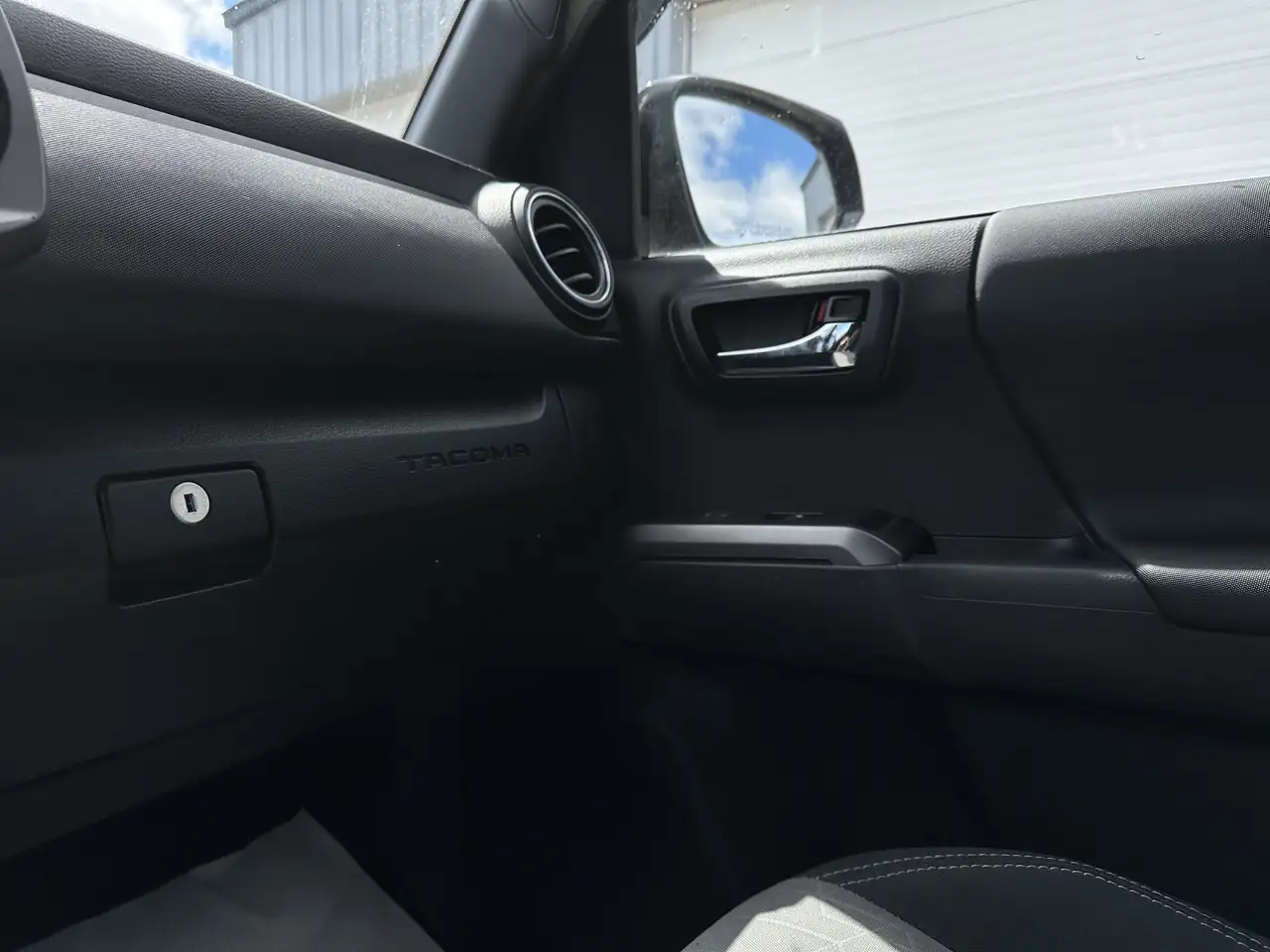Toyota Tacoma снимка Toyota Tacoma