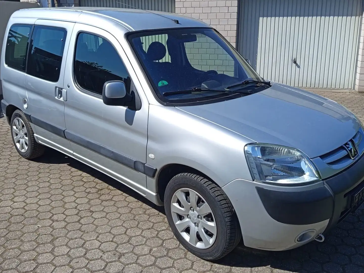Peugeot Partner Kombi 110 Rollstuhlgerecht Grau - 1