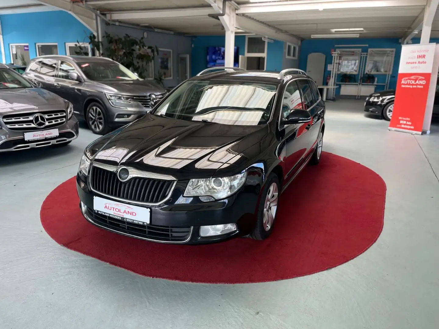 Skoda Superb Combi Ambition AHK PDC NAVI SHZ TEMP EDS Schwarz - 1