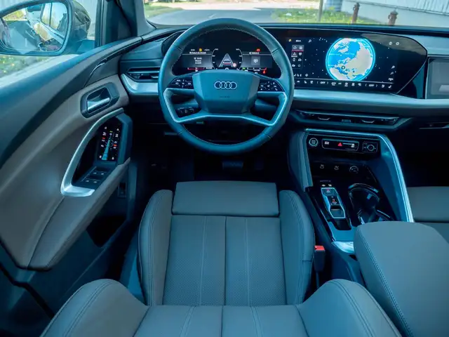 Audi Q5 view 11