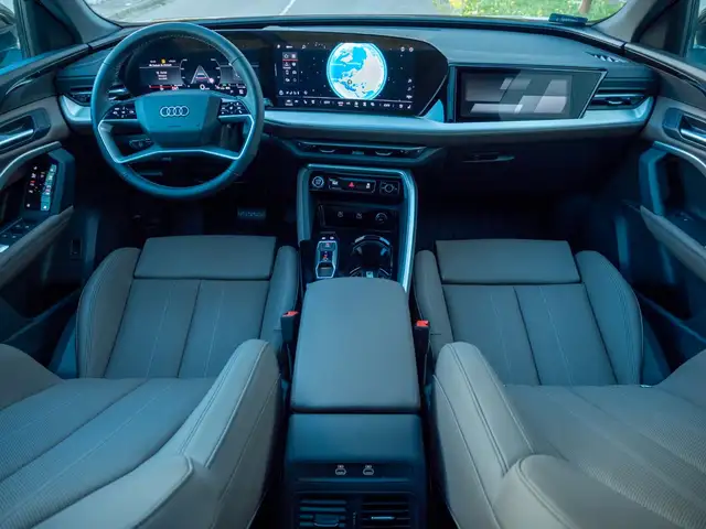Audi Q5 view 12
