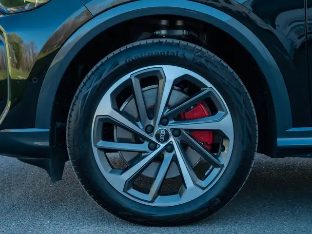 Audi Q5 view 7