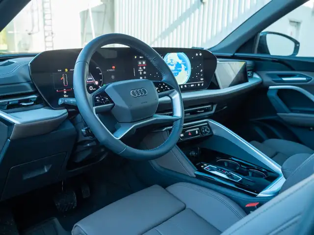 Audi Q5 view 10