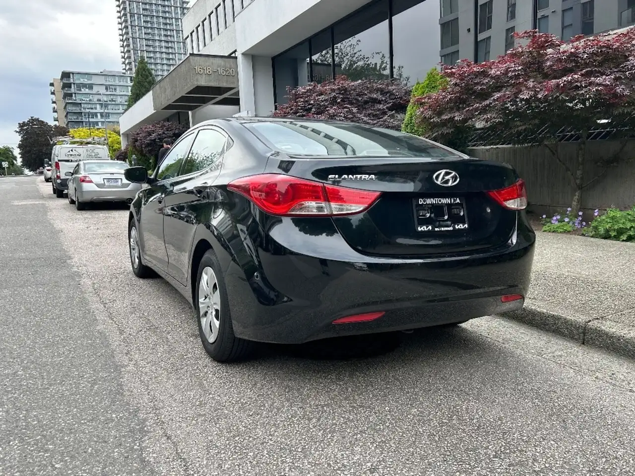 Hyundai ELANTRA photo Hyundai ELANTRA
