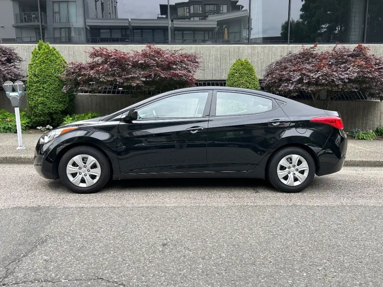 Hyundai ELANTRA photo Hyundai ELANTRA