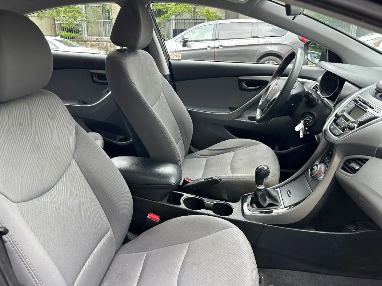 Hyundai ELANTRA photo Hyundai ELANTRA