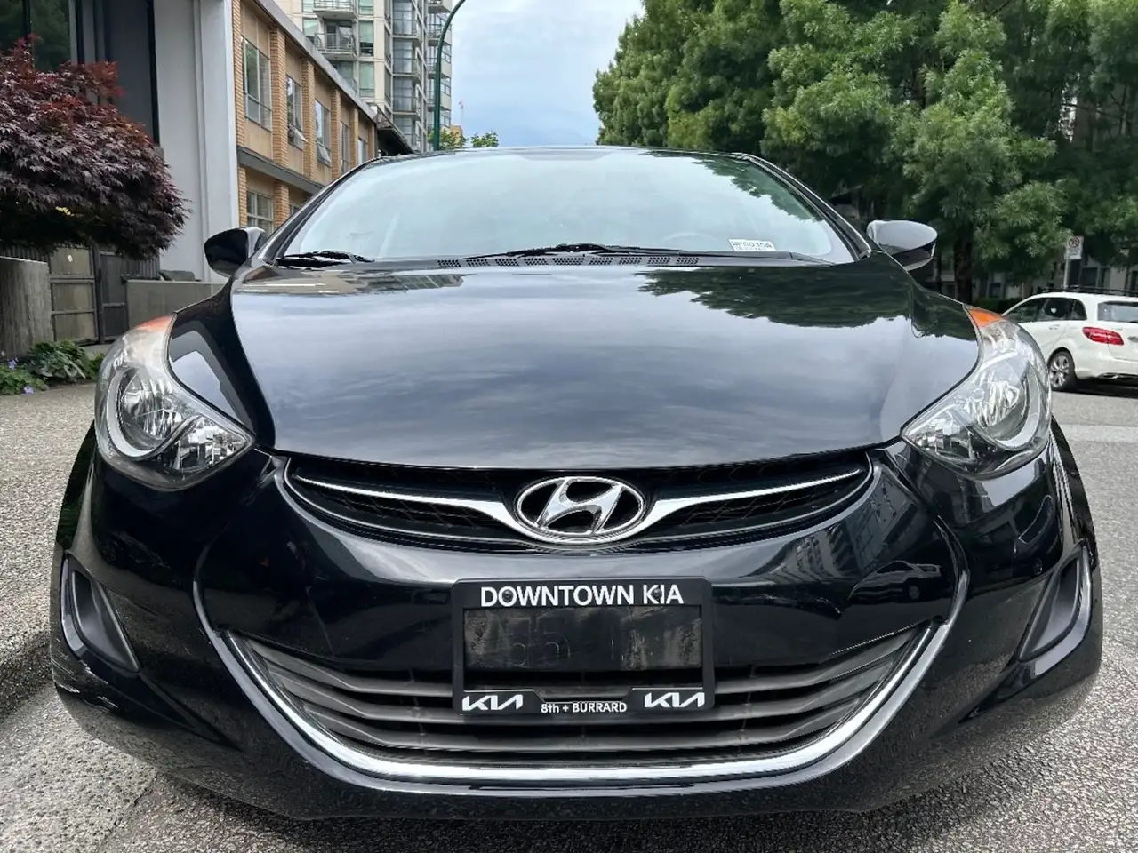 Hyundai ELANTRA photo Hyundai ELANTRA