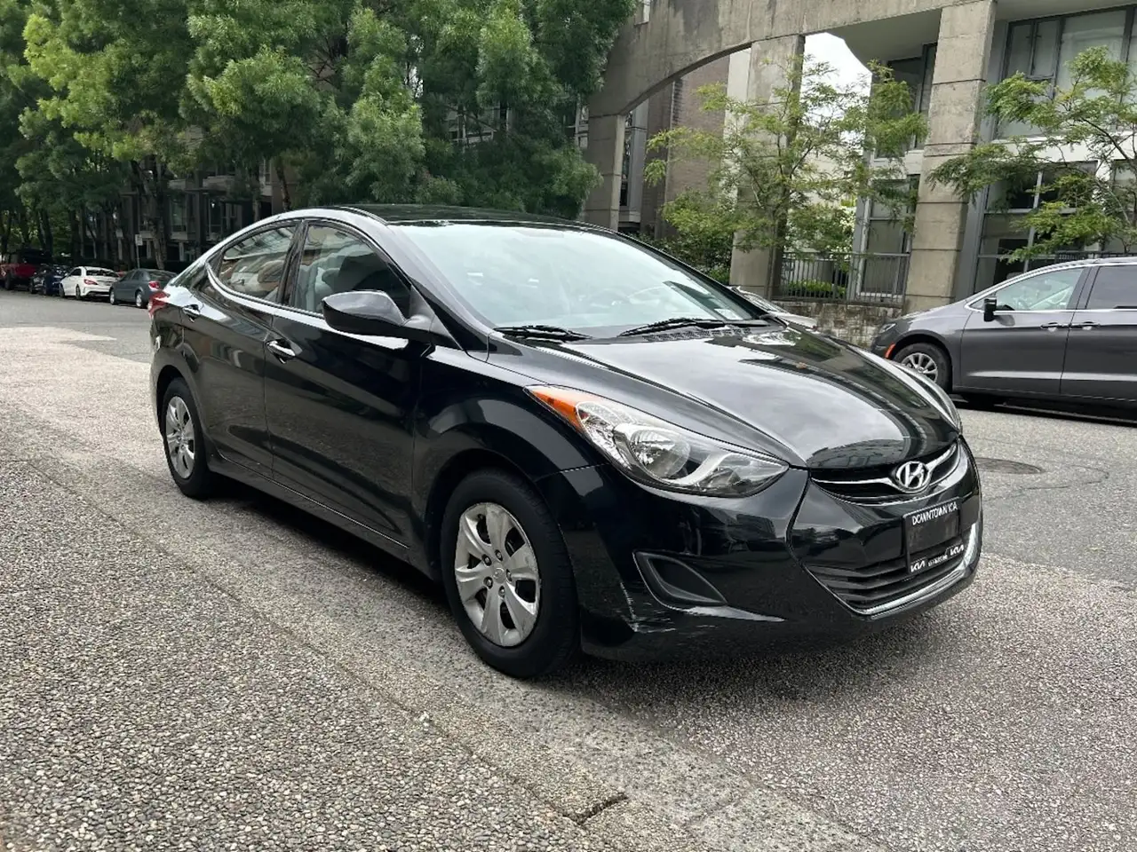 Hyundai ELANTRA photo Hyundai ELANTRA