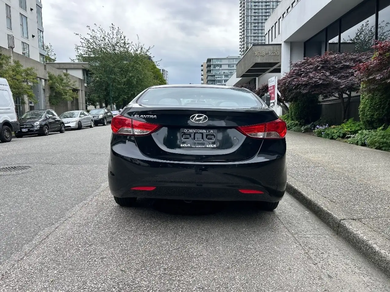 Hyundai ELANTRA photo Hyundai ELANTRA