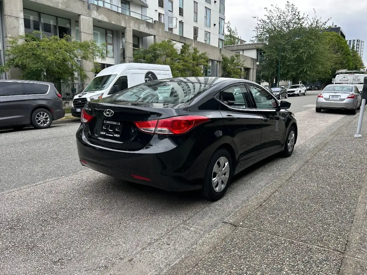 Hyundai ELANTRA photo Hyundai ELANTRA