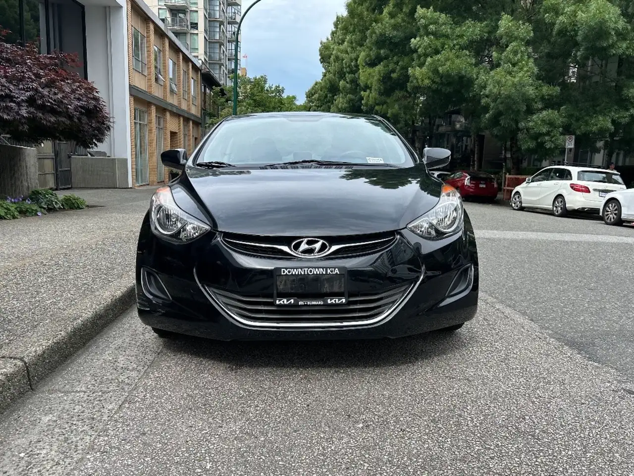 Hyundai ELANTRA photo Hyundai ELANTRA